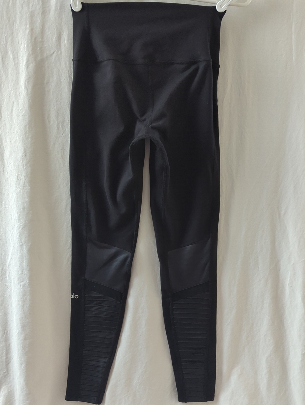 Alo Yoga Black Moto Leggings Size Medium M Mesh Details Pintuck Performance - Picture 5 of 12